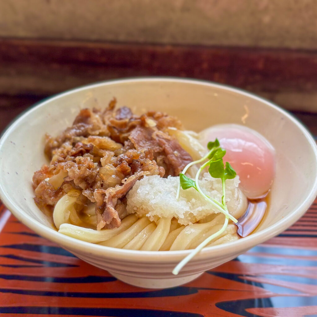 枡うどんの温玉肉ぶっかけ